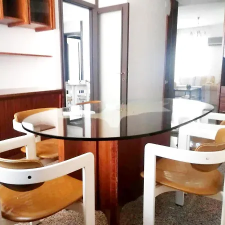Gavinhouse Large Comfortable דירה